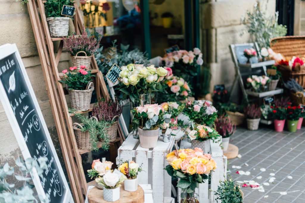 many-flowers-in-the-florist