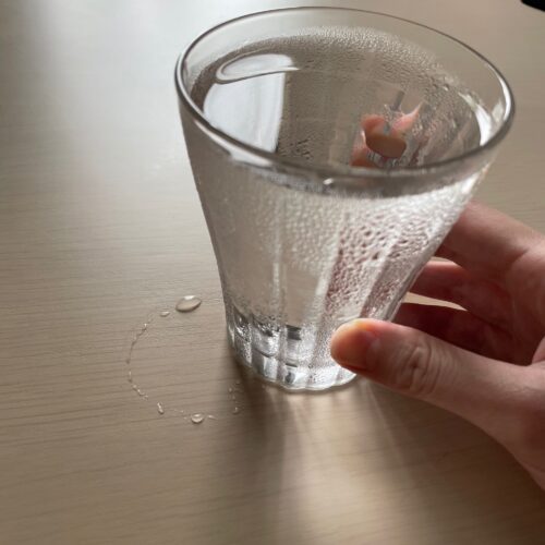 water-drops-on-the-table